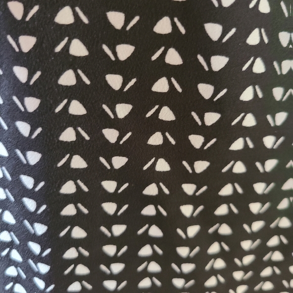 Black and white blouse - Picture 3 of 4